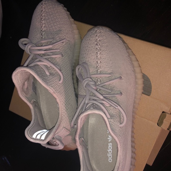 Yeezy V2 Boost - Picture 2 of 5